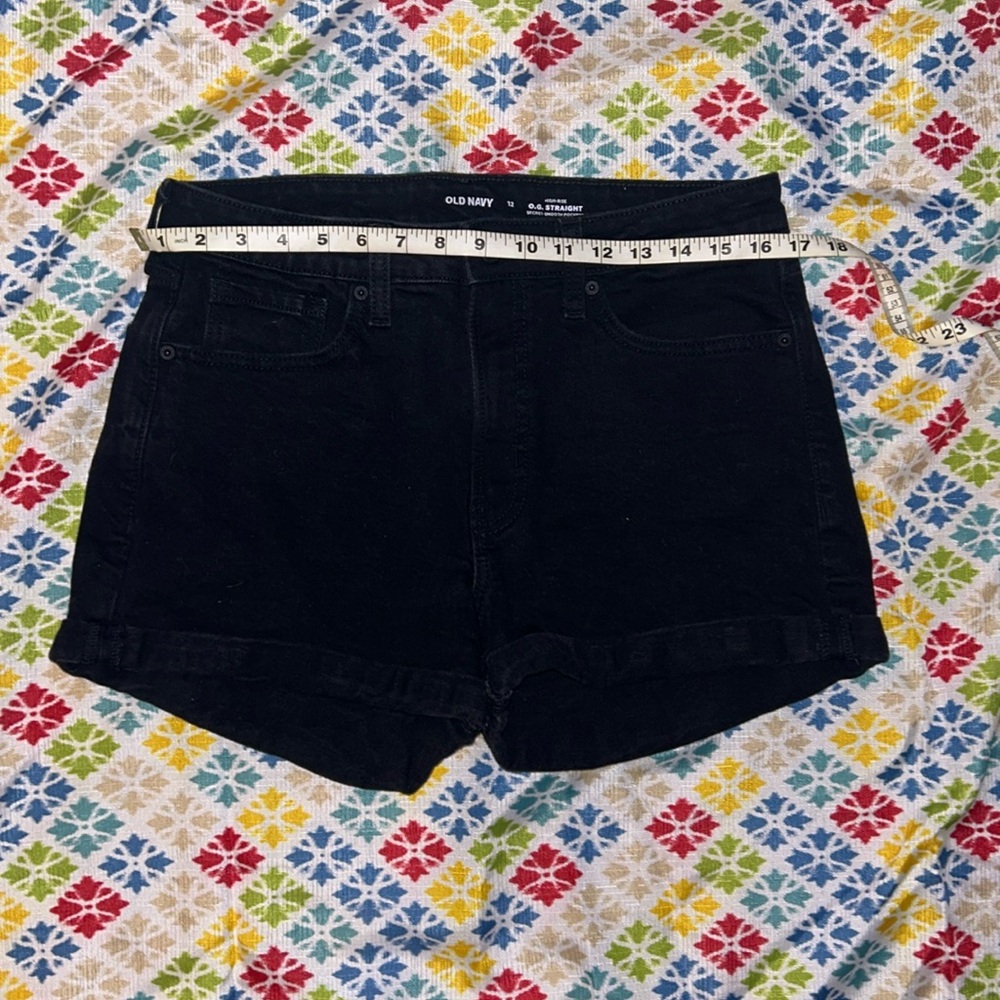 Size 12 Old Navy High Rise O.G. Straight Secret Smooth Pocket Shorts. Like New!